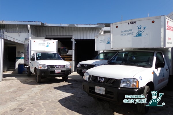 Camionetas de Panadería Don José, especiales para la repartición del birote salado en toda la zona metropolitana de Guadalajara